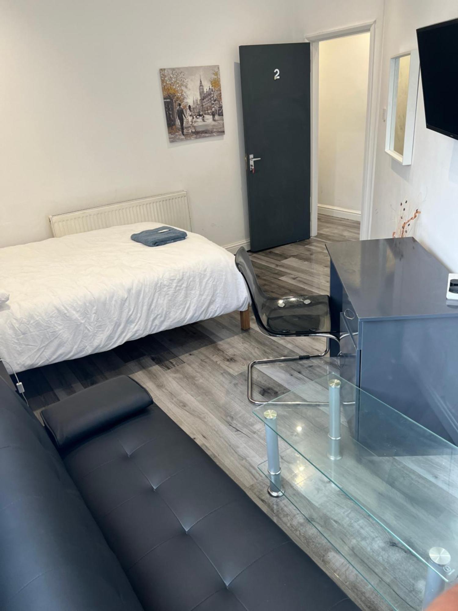 Zams Rooms Stoke-on-Trent Екстериор снимка